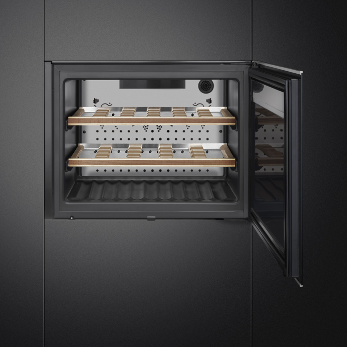 Винный холодильник Smeg CVI621RWNX3 в магазине «На диване» в Тюмени  — Выгодная цена
